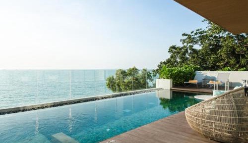Two-Bedroom Pool Villa Beachfront with Sea View