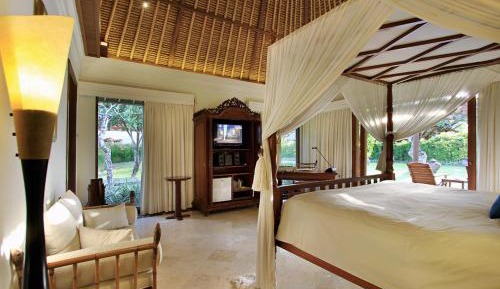 Villa with Garden View