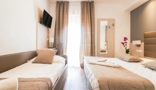Triple Room with partial sea view