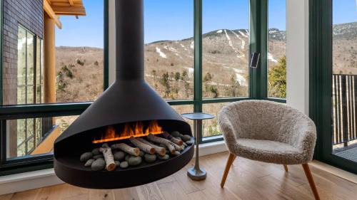 Apartment with Mountain View