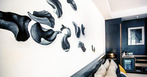 Contemporary Open Plan Room One Queen Bed Paraplegic