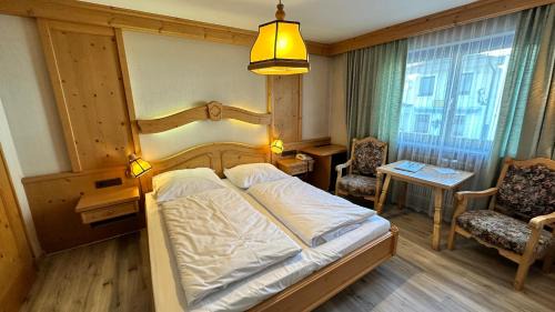 Budget Double Room with Bathtub and North View