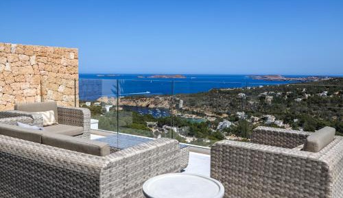 Grand Four Bedroom Penthouse with Panoramic Sea View