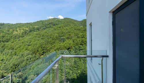 2 Bedroom Suite with Lake View