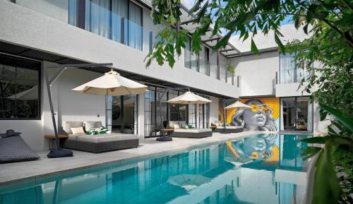 Six-Bedroom Villa 