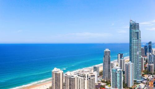 Three-Bedroom Apartment with Sea View - Level 55