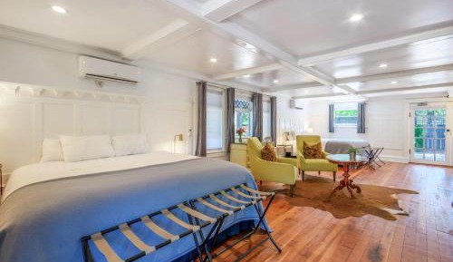 Deluxe King Suite
