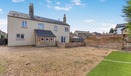 Three-Bedroom Holiday Home 