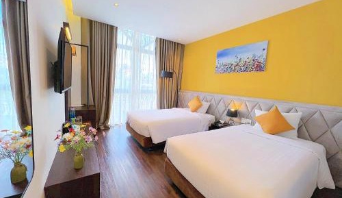 Premier Twin Room with City View