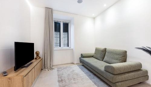 Superior One-Bedroom Apartment