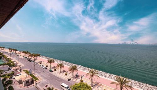 One-Bedroom Apartment with Sea View and Balcony