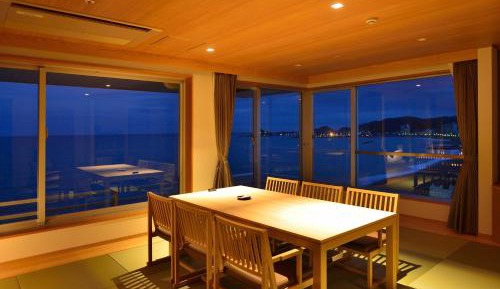 Corner Suite with Private Bathroom