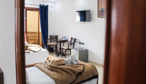 Deluxe Room (2 Adults + 1 Child)