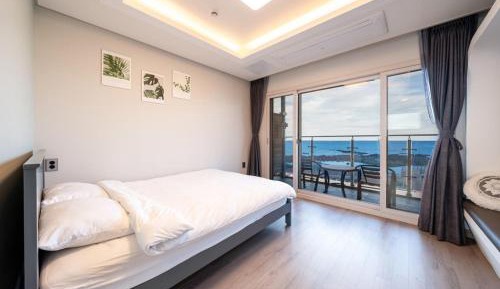 Double Room with Sea View 3