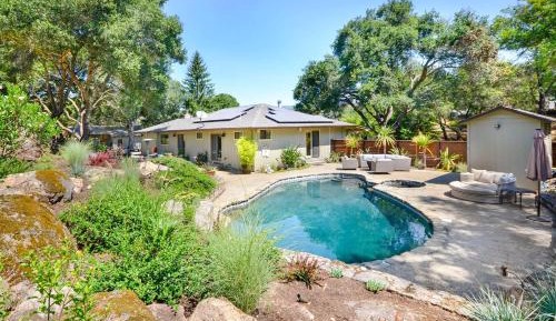 Three-Bedroom Holiday Home 