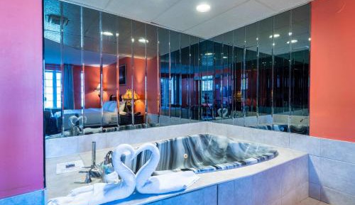 Studio with Spa Bath