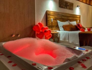 Deluxe Suite with Spa Bath