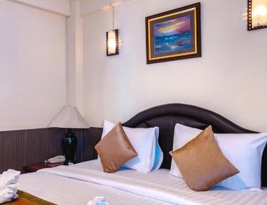 Deluxe Queen Room