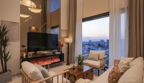 Four-Bedroom Apartment with Balcony 