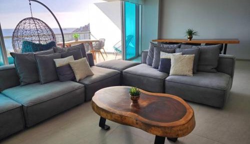Four-Bedroom Apartment with Balcony 