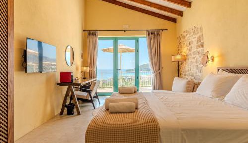 Deluxe Double Room with Balcony and Sea View