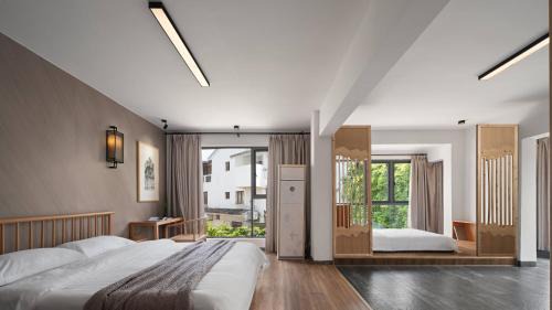 Suite with Mountain View