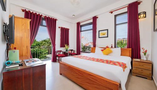 Deluxe King Room with Balcony