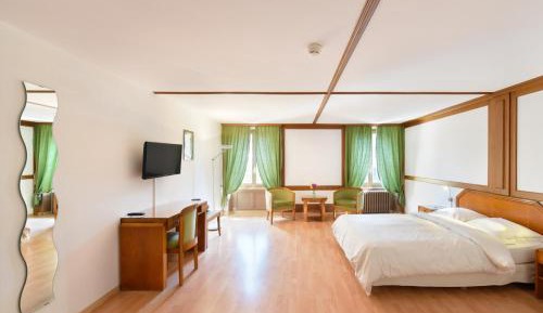 Double room with large bed