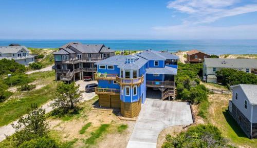 Six-Bedroom Holiday Home