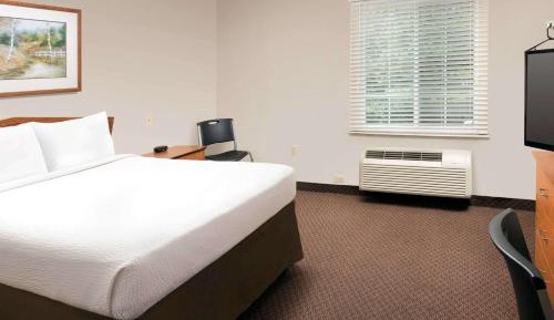 Queen Suite - Accessible/Non Smoking