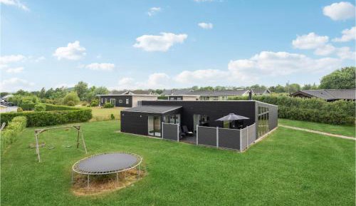 Three-Bedroom Vacation Home 