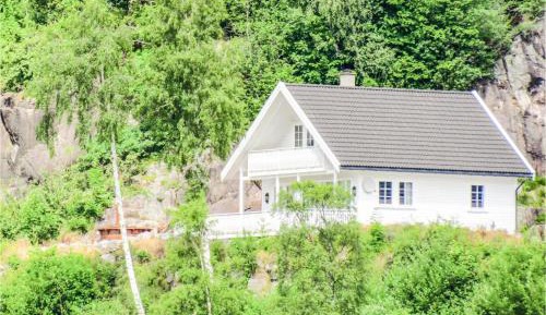 Four-Bedroom Holiday Home