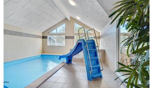 Eight-Bedroom Holiday Home