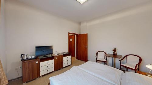 Standard Double or Twin Room with Garden View
