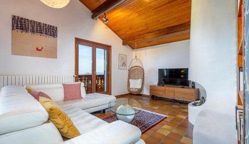 Apartment with Lake View