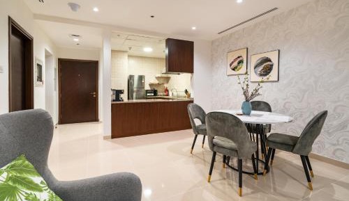 Superior One Bedroom Apartment with Kitchen and Balcony