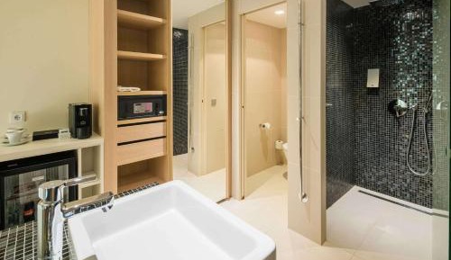 Deluxe Double Room with Extra Bed