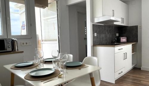 One-Bedroom Apartment with Sea View