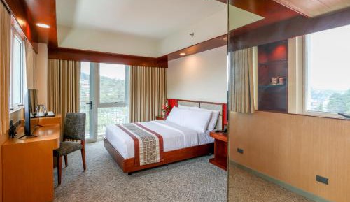 Deluxe Corner Room