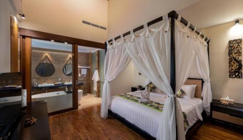 Suite with Private Pool