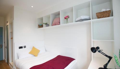Goldcrest Village Double En Suite Room in Shared Apartment