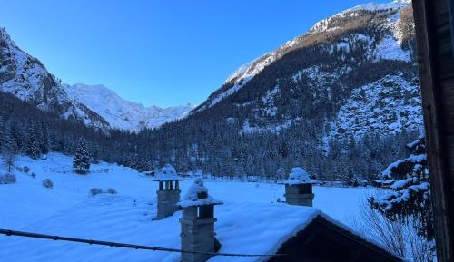 Double or Twin Room with Mountain View