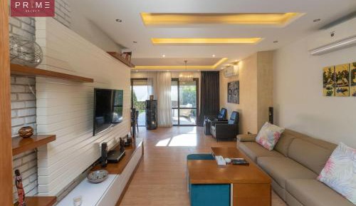Apartment with Garden View