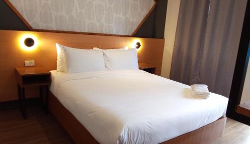 Standard Queen Room