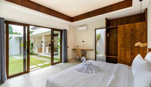 Villa with Garden View