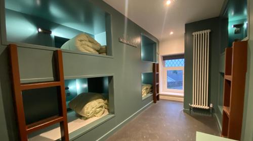6-Bed Mixed Dormitory Room