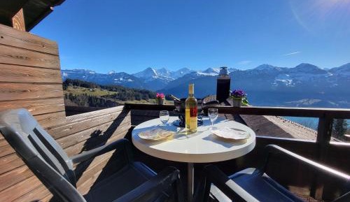 Apartment with Mountain View