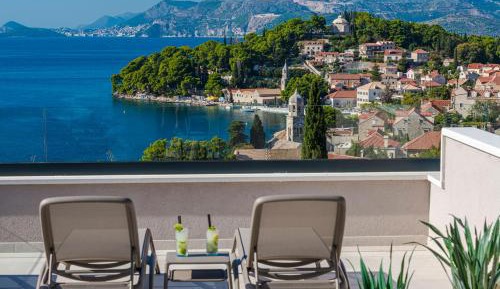 Deluxe Apartment with Balcony and Sea View