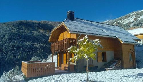 Chalet (12 Adults)