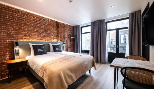 Comfort Queen Room